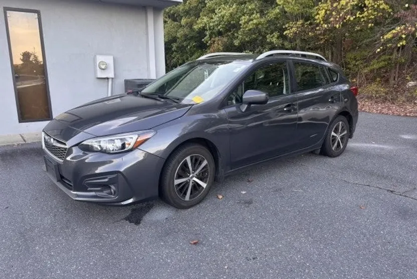 2019 Subaru Impreza Premium photo 1
