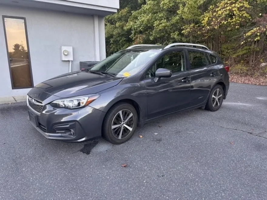 2019 Subaru Impreza Premium photo 1