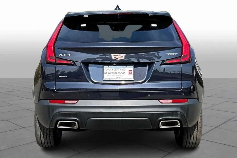 2022 Cadillac XT4 Luxury photo 1