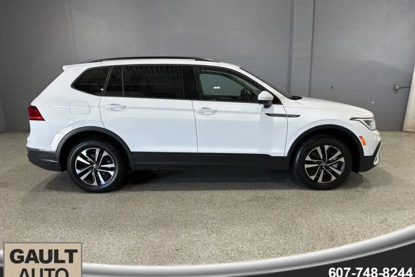 2024 Volkswagen Tiguan S photo 1
