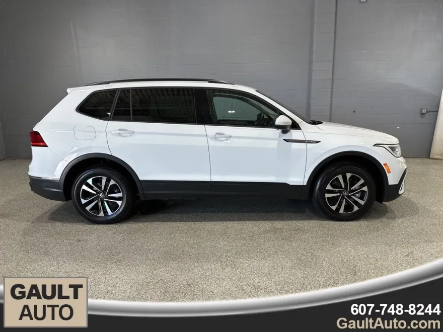 2024 Volkswagen Tiguan S photo 1