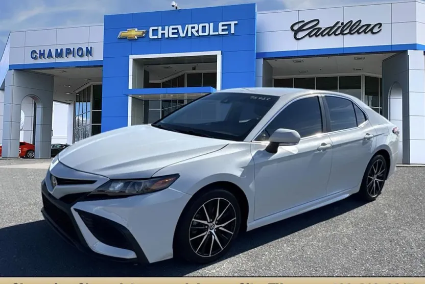 2022 Toyota Camry SE photo 1