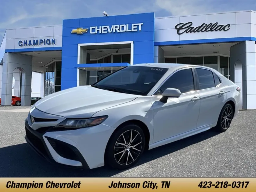 2022 Toyota Camry SE photo 1