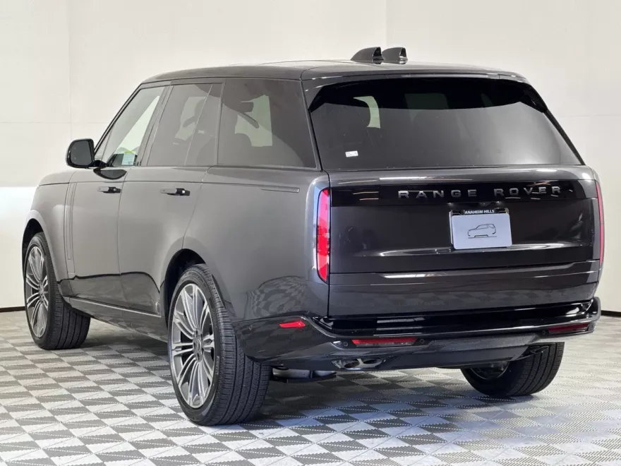 2025 Land Rover Range Rover SE photo 1