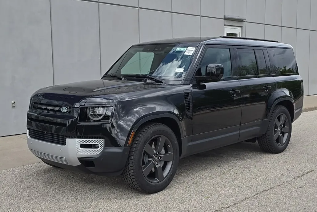2025 Land Rover Defender 130 S photo 1
