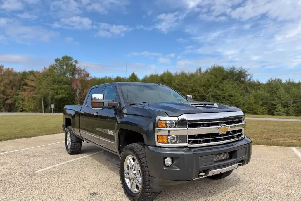 2019 Chevrolet Silverado 2500HD High Country photo 1