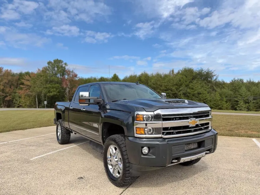 2019 Chevrolet Silverado 2500HD High Country photo 1