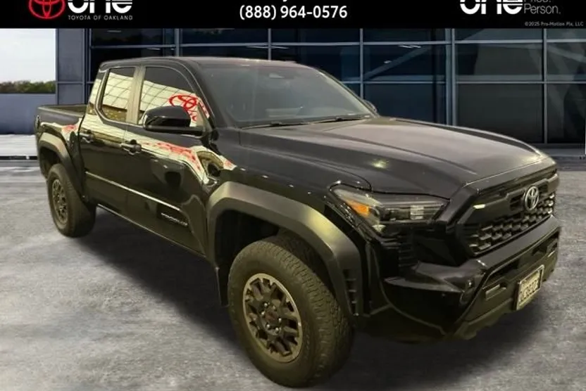 2024 Toyota Tacoma TRD Off-Road photo 1