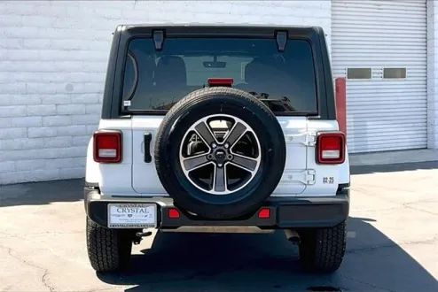 2023 Jeep Wrangler Sahara photo 3
