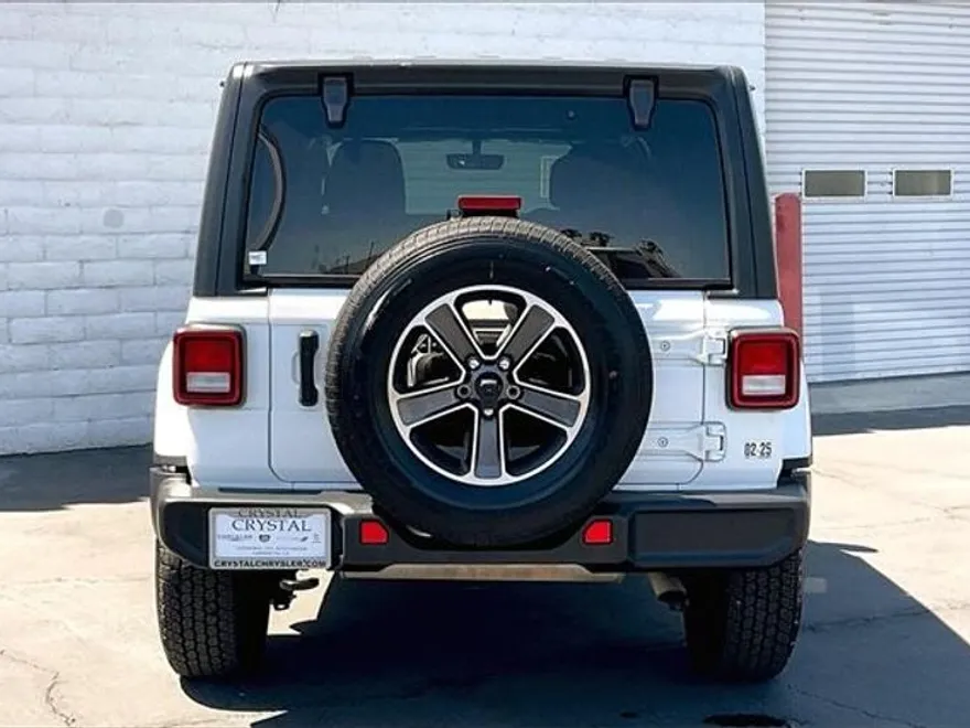 2023 Jeep Wrangler Sahara photo 3