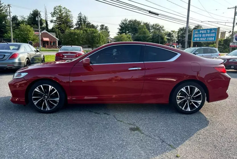 2017 Honda Accord EX photo 1
