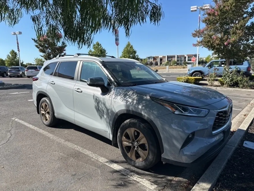 2023 Toyota Highlander Hybrid Bronze Edition photo 1