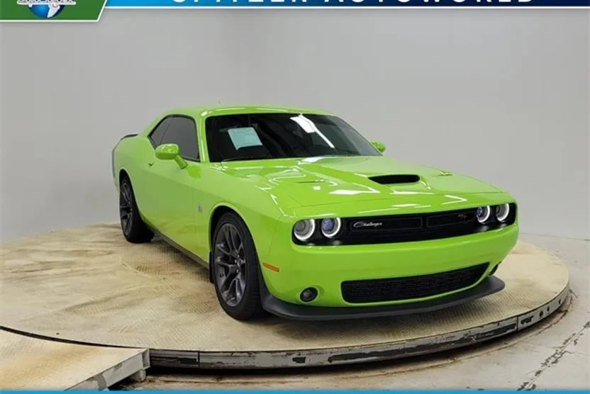 2023 Dodge Challenger R/T Scat Pack photo 1
