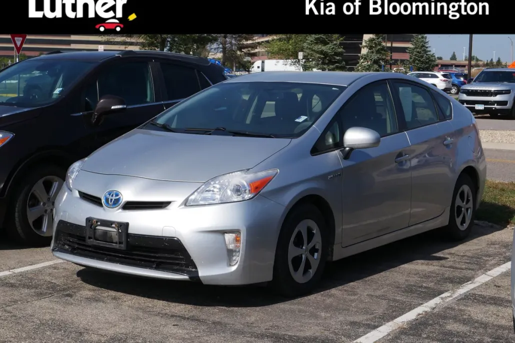 2013 Toyota Prius Four photo 1