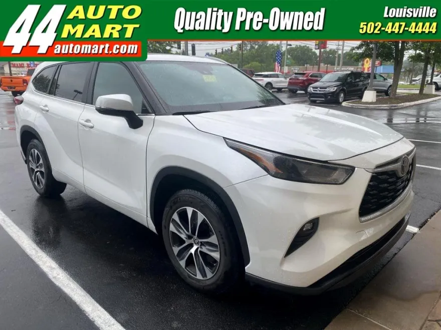 2023 Toyota Highlander XLE photo 1