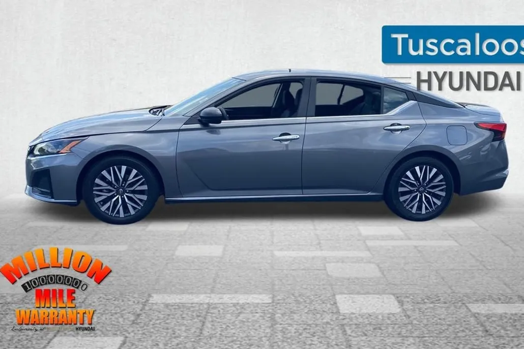 2024 Nissan Altima 2.5 SV photo 1