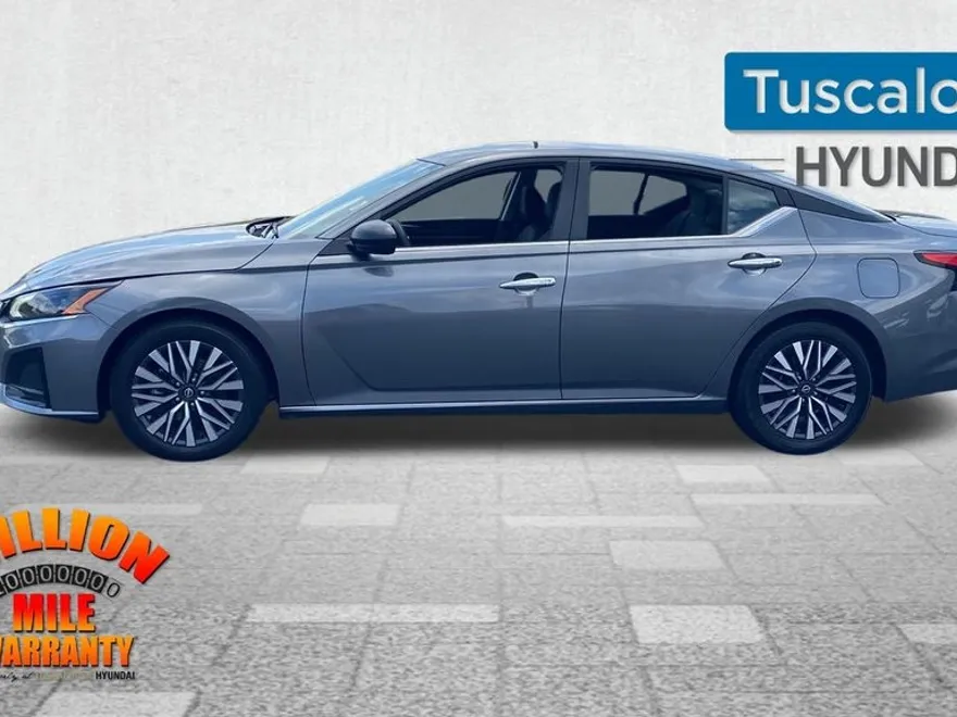 2024 Nissan Altima 2.5 SV photo 1