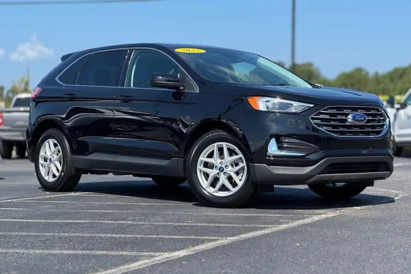 2022 Ford Edge SEL photo 1