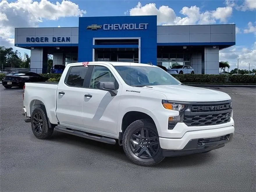 2025 Chevrolet Silverado 1500 Custom photo 1