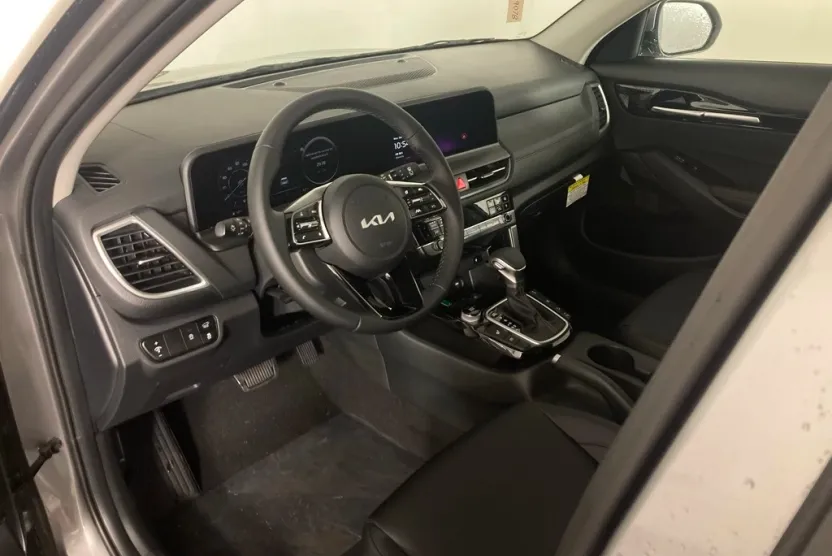 2026 Kia Seltos EX photo 1