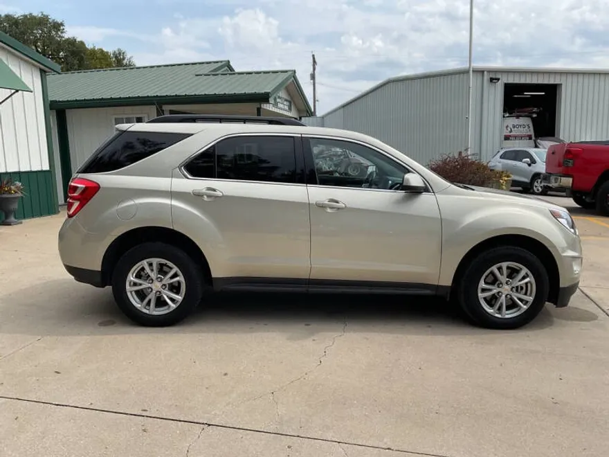 2016 Chevrolet Equinox LT photo 1