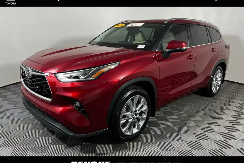 2025 Toyota Highlander Limited photo 1
