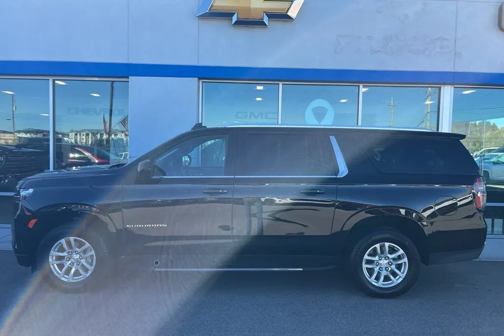 2024 Chevrolet Suburban LS photo 1