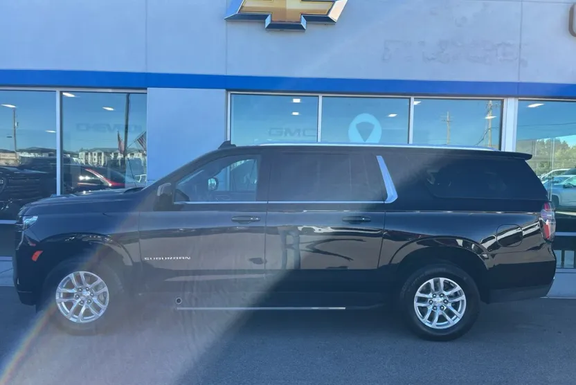 2024 Chevrolet Suburban LS photo 1