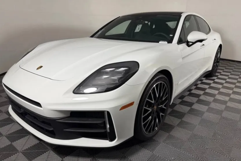 2025 Porsche Panamera 4 photo 1