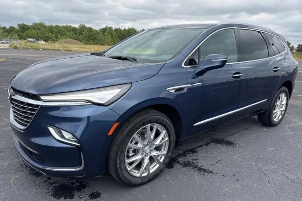 2022 Buick Enclave Essence photo 1