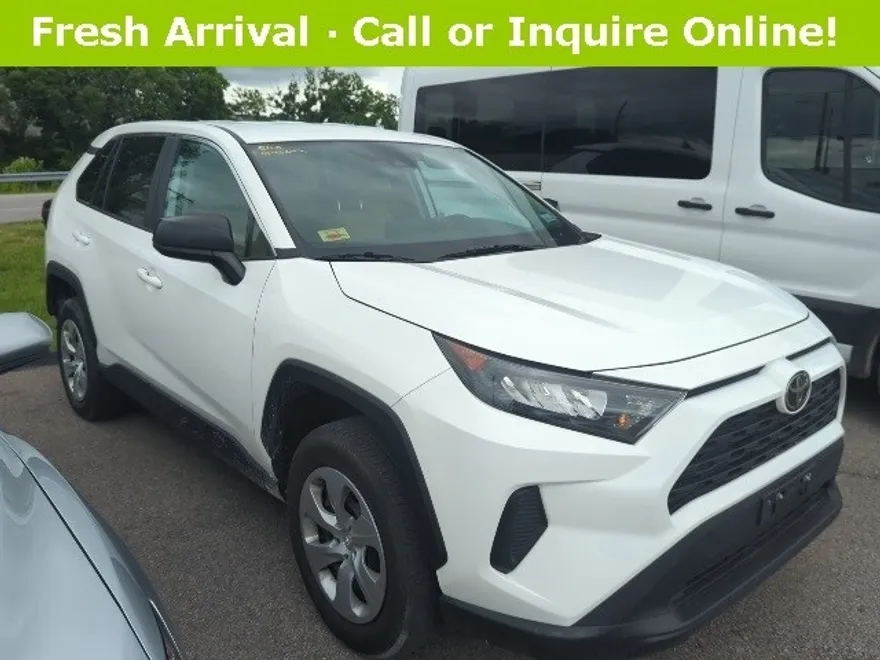 2022 Toyota RAV4 LE photo 1