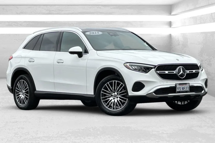 2025 Mercedes Benz GLC 300 photo 1