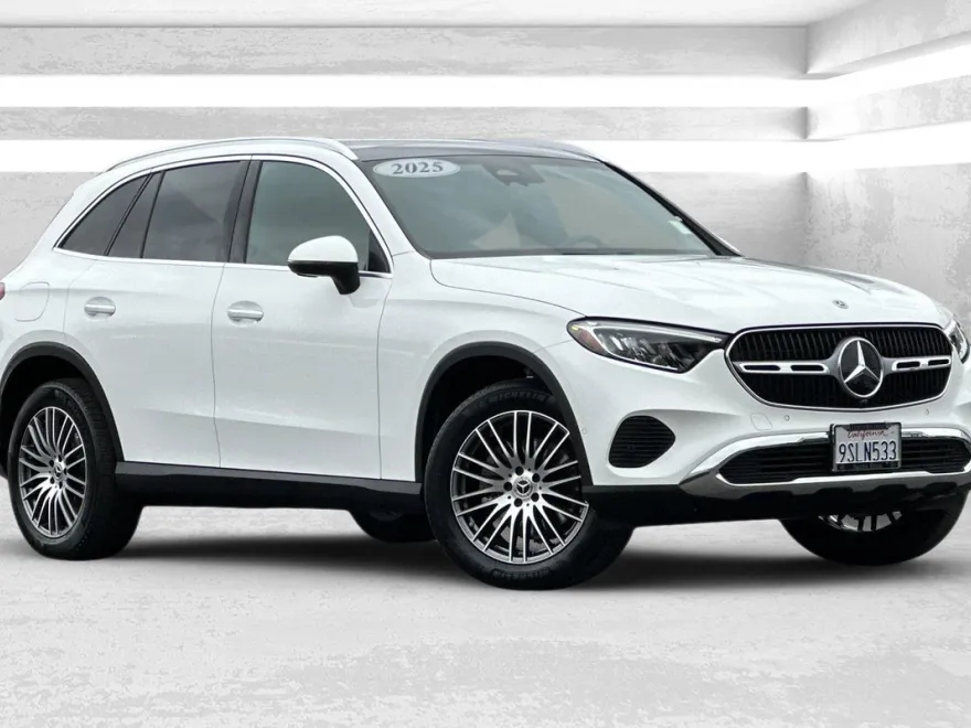 2025 Mercedes Benz GLC 300 photo 1