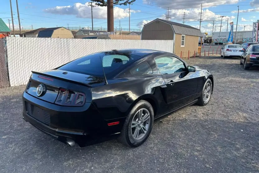 2013 Ford Mustang V6 Premium photo 1