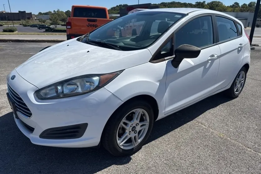 2017 Ford Fiesta SE photo 1