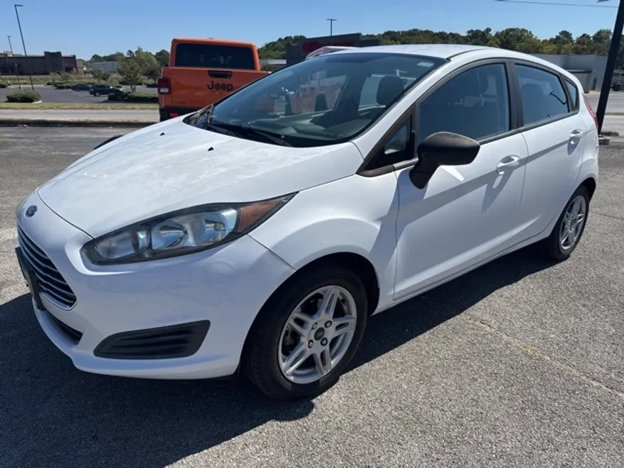 2017 Ford Fiesta SE photo 1