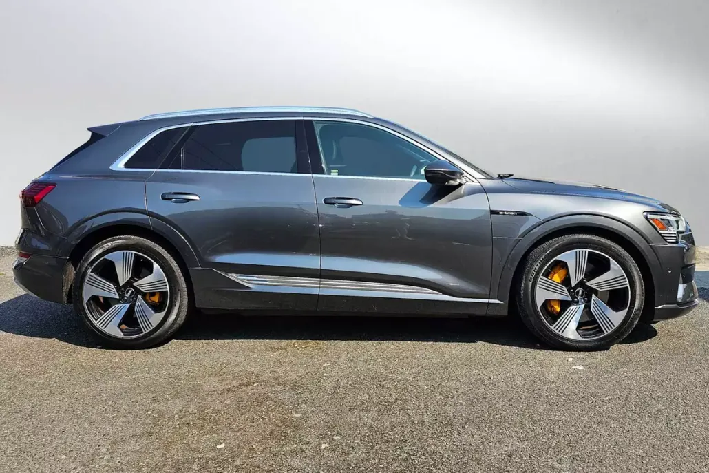 2019 Audi e-tron Prestige photo 1