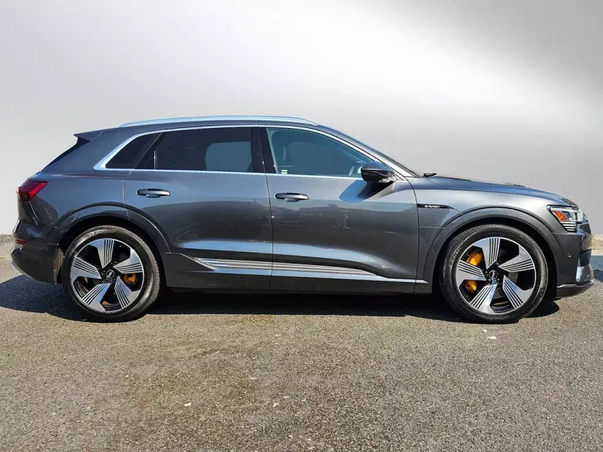2019 Audi e-tron Prestige photo 1