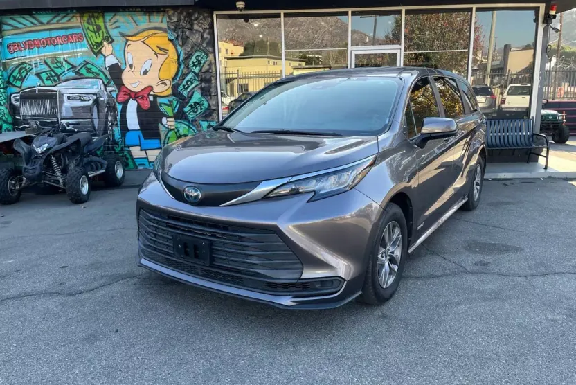 2021 Toyota Sienna photo 1