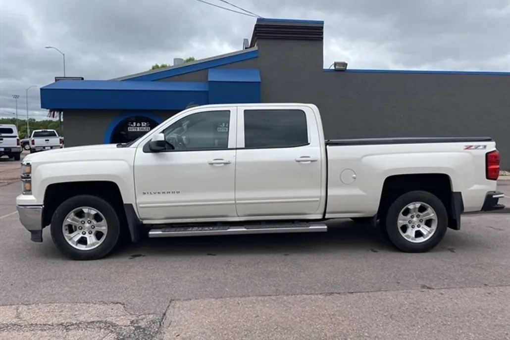 2015 Chevrolet Silverado 1500 LT photo 1