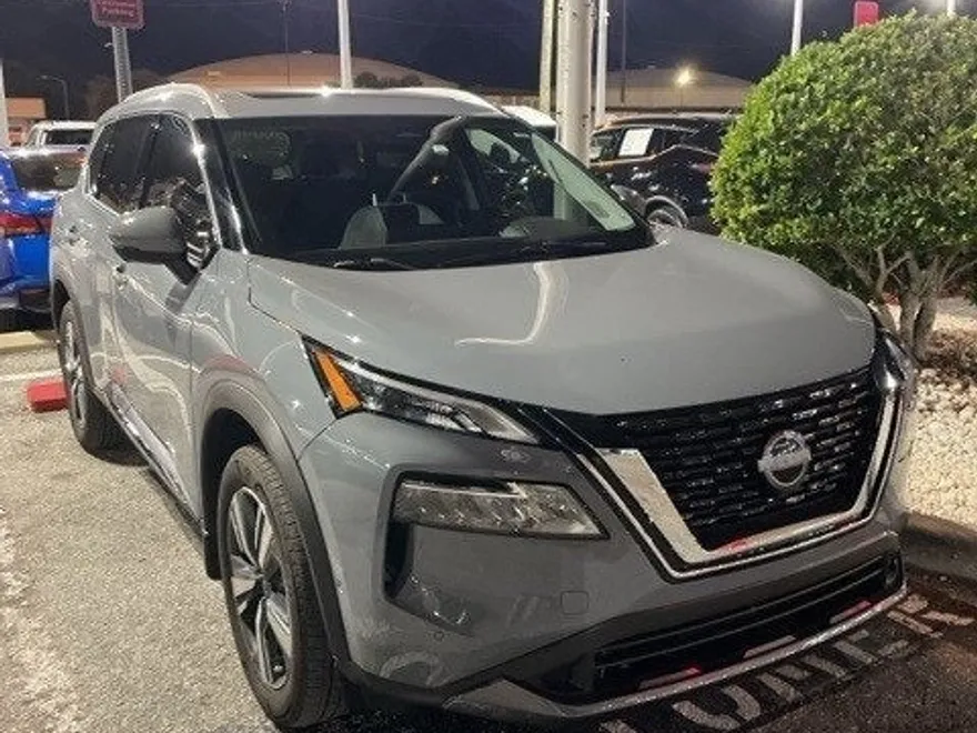 2023 Nissan Rogue SL photo 1