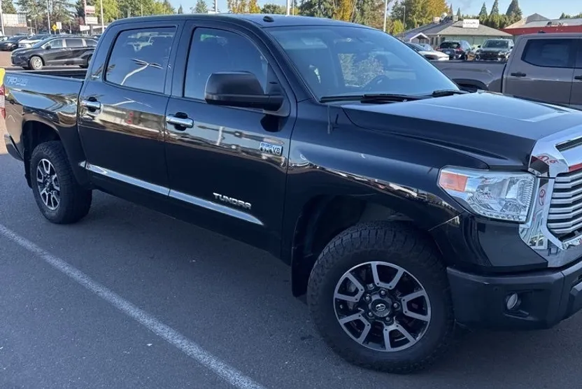 2017 Toyota Tundra Limited CrewMax photo 1