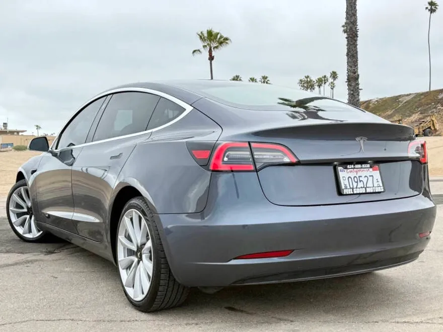2020 Tesla Model 3 Standard Range Plus photo 1
