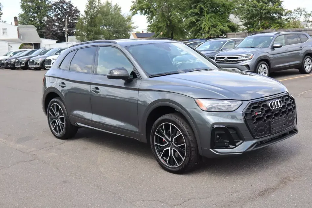 2024 Audi SQ5 Premium Plus photo 1