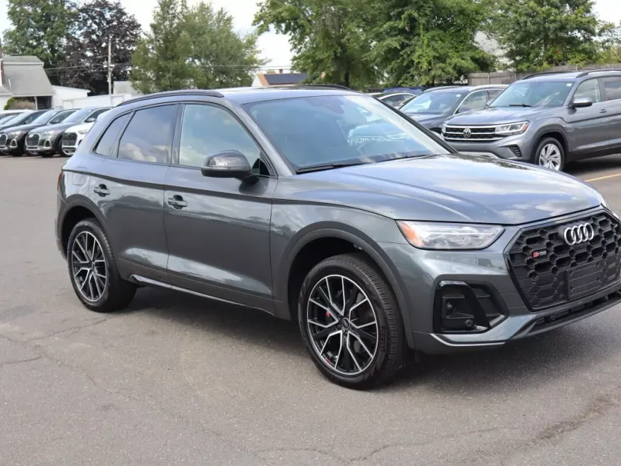 2024 Audi SQ5 Premium Plus photo 1
