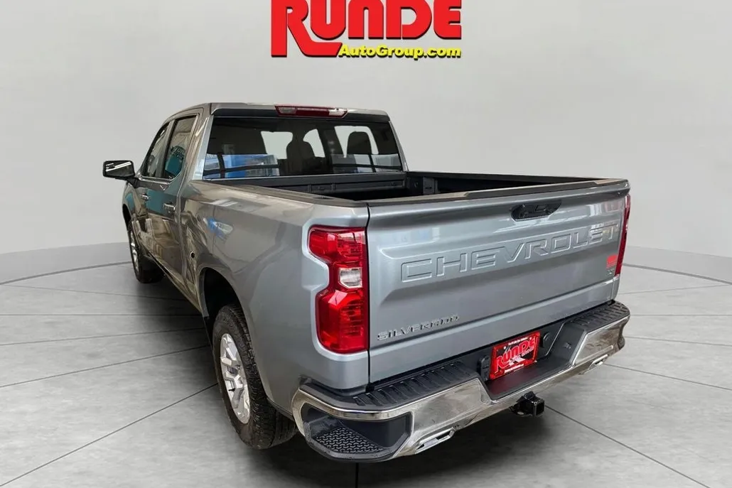 2026 Chevrolet Silverado 1500 LT photo 1