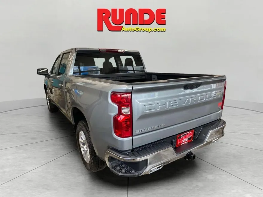 2026 Chevrolet Silverado 1500 LT photo 1