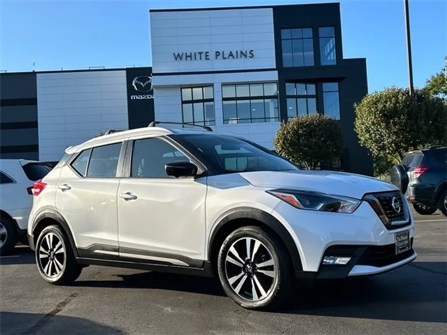 2019 Nissan Kicks SR photo 1