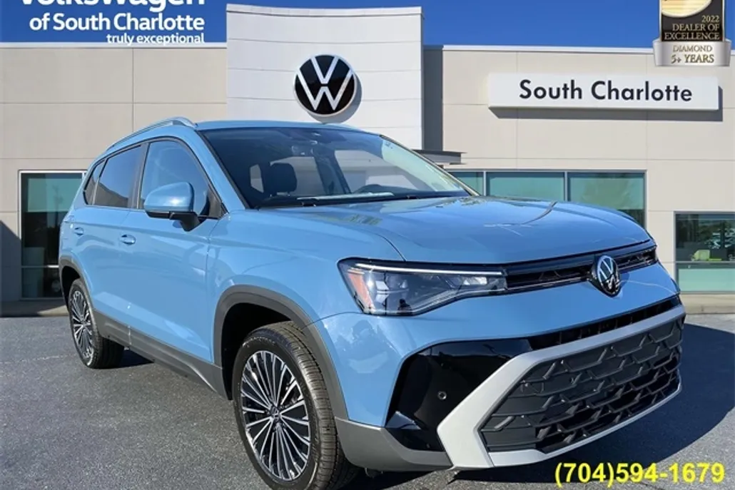2025 Volkswagen Taos SE photo 1