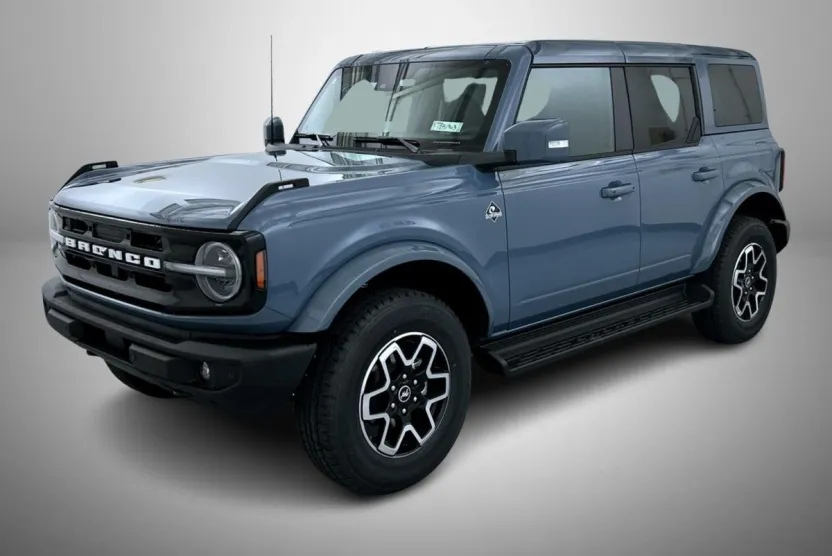 2025 Ford Bronco Outer Banks photo 1